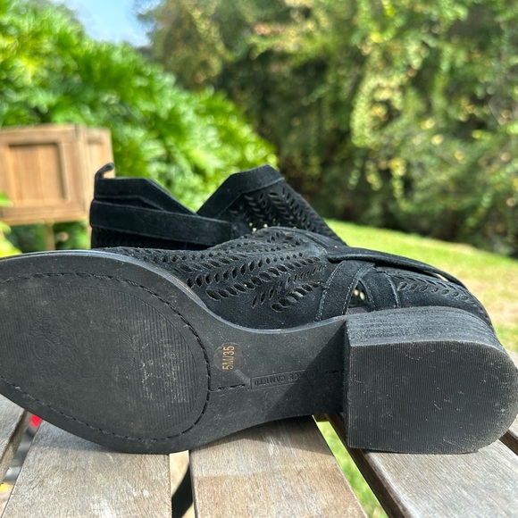 Women’s booties,size 5 1/2,Vince Camuto brand - Picture 4 of 6